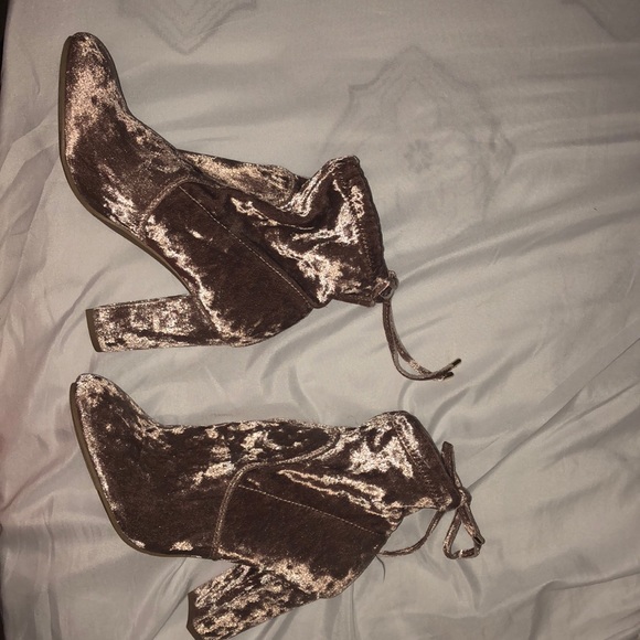 Shoes - Brand new suede blush pink booties